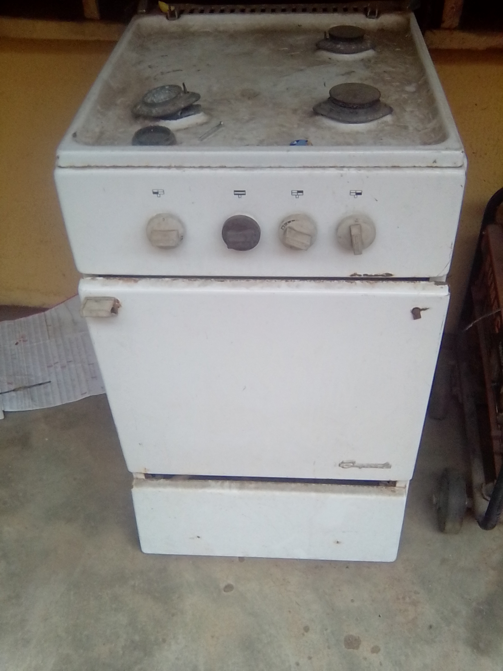 Old condemned gas oven 
